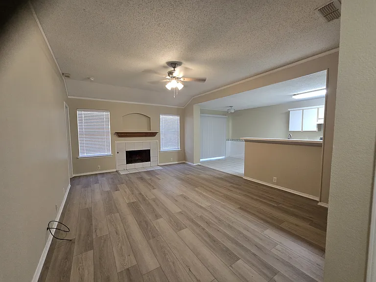 1108 Springcreek Dr — Photo 3
