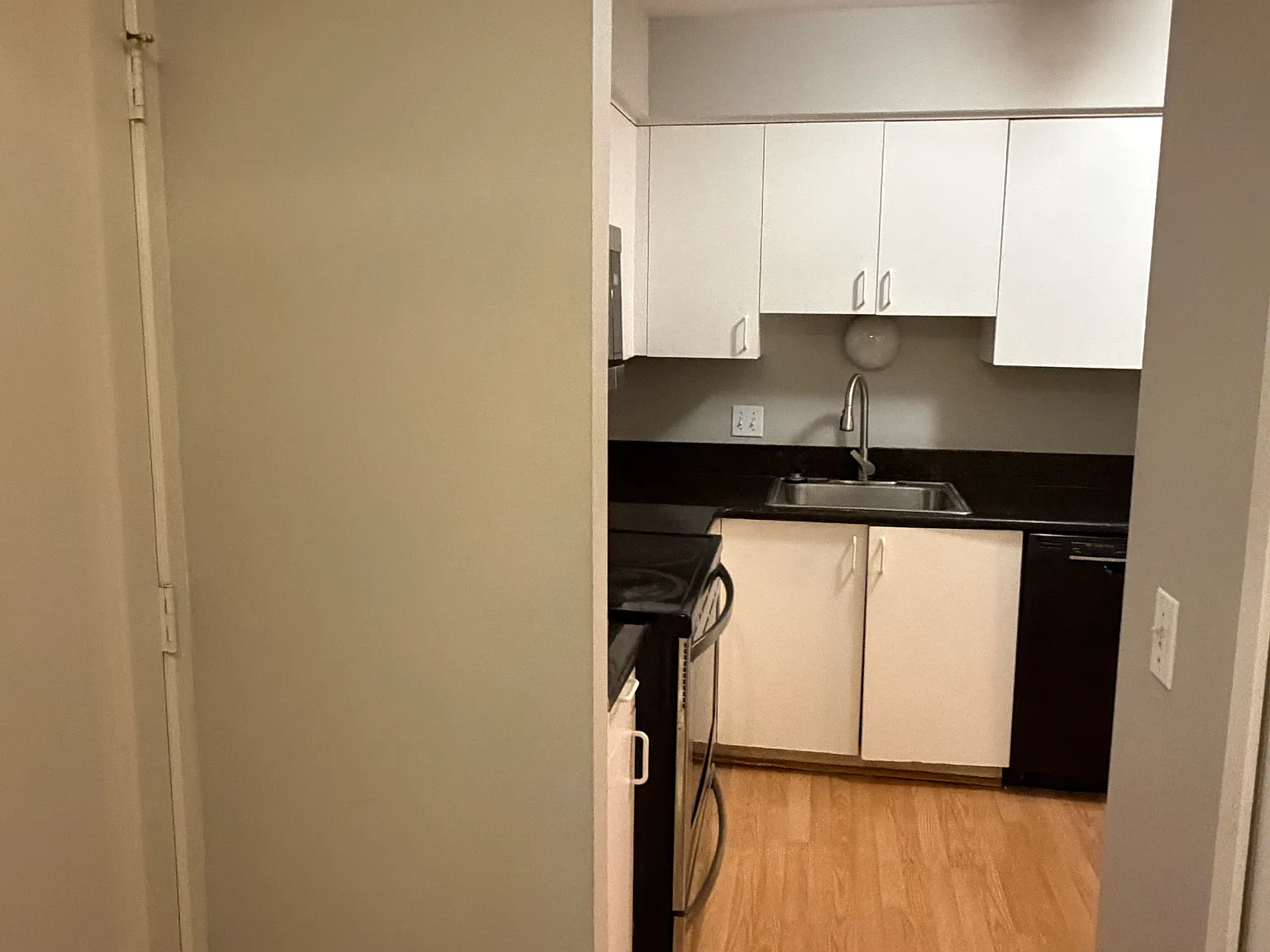 2 bed, 2.5 bath, 1272 sqft, $2,000 — Photo 4