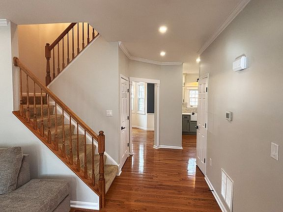 5th image of 18 Regency Dr