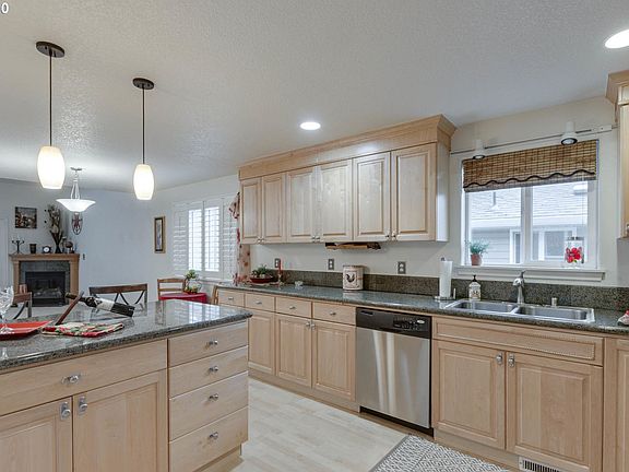 5th image of 8007 NE 37th Ave
