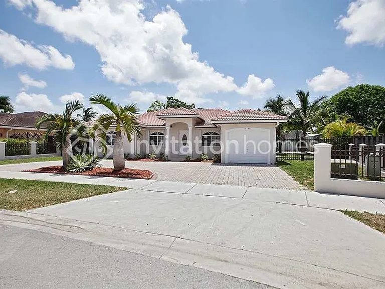 16440 SW 144th Ave — Photo 1