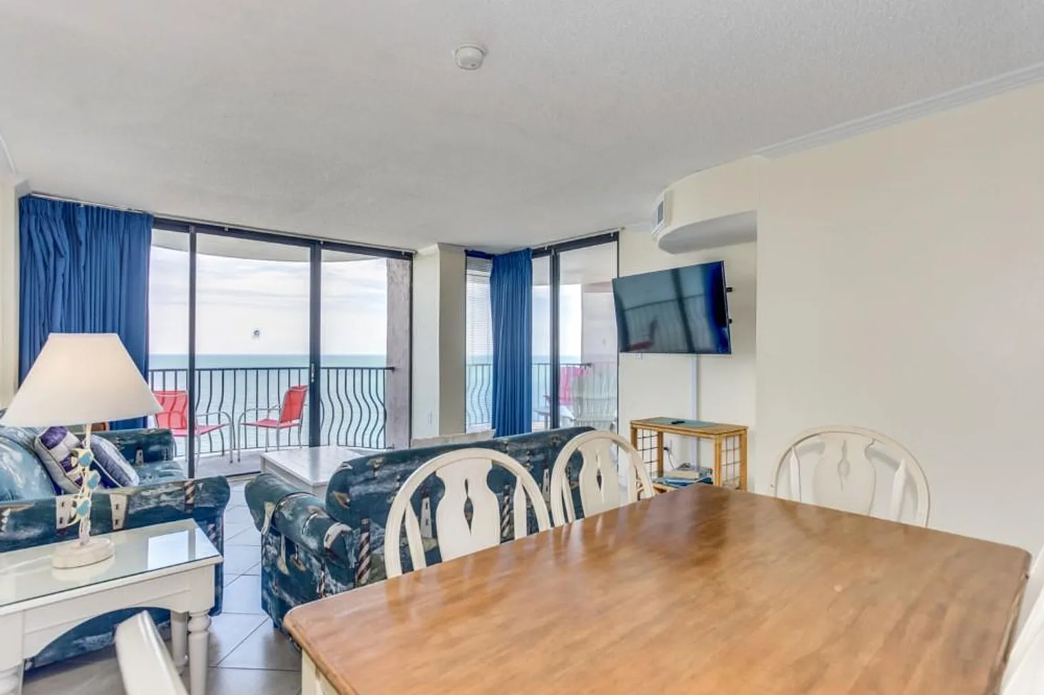 3 bed, 2.0 bath, 1237 sqft, $4,306 — Photo 2