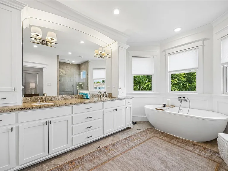 345 W 16th St — Photo 16