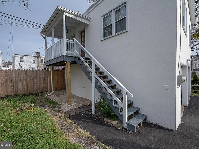 717 Miller St — Photo 42