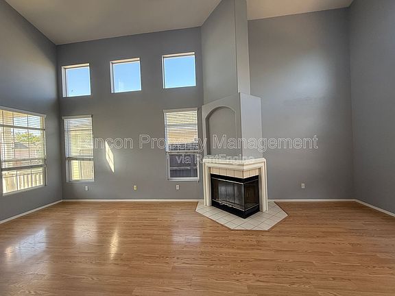 3rd image of 4729 Ellington St