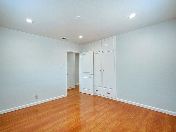 5th image of 2751 Barcells Ave