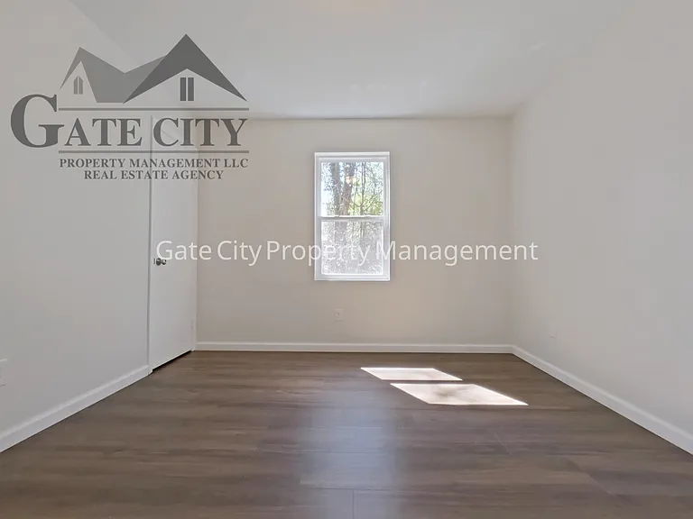 427 S Main St #4 — Photo 4
