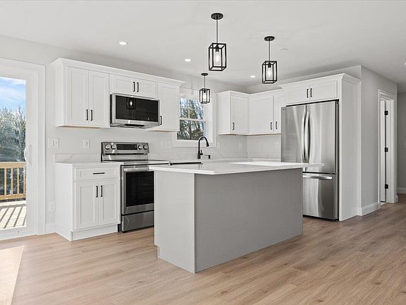 5th image of 8 Pelletier Drive