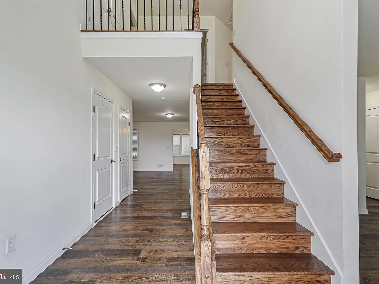 4 bed, 2.5 bath, 2700 sqft, $2,800 — Photo 2