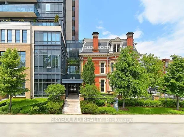 28 Linden St #1205, Toronto, ON M4Y 0A4