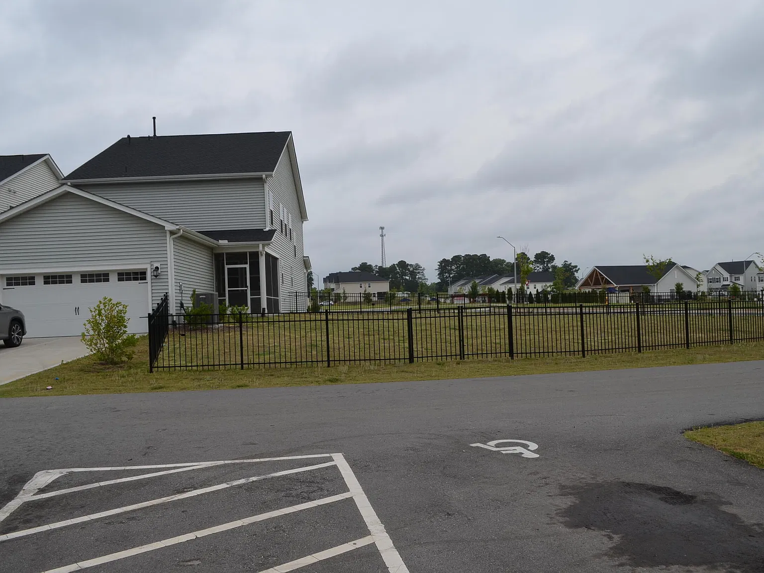 4 bed, 3.0 bath, 2550 sqft, $2,600 — Photo 4