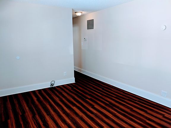 4th image of 412 Woodbury Lake Dr
