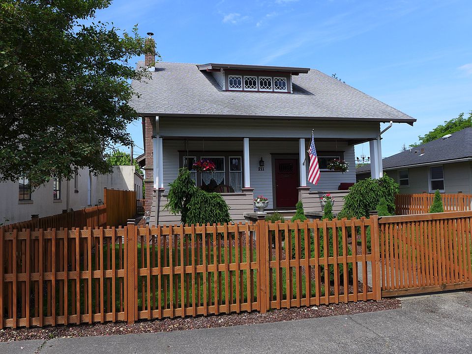 Craftsman Home, Fenced Yard