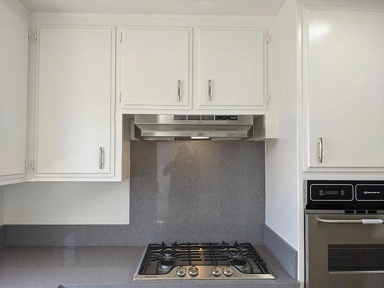 153 S Hayworth Ave #206 — Photo 8