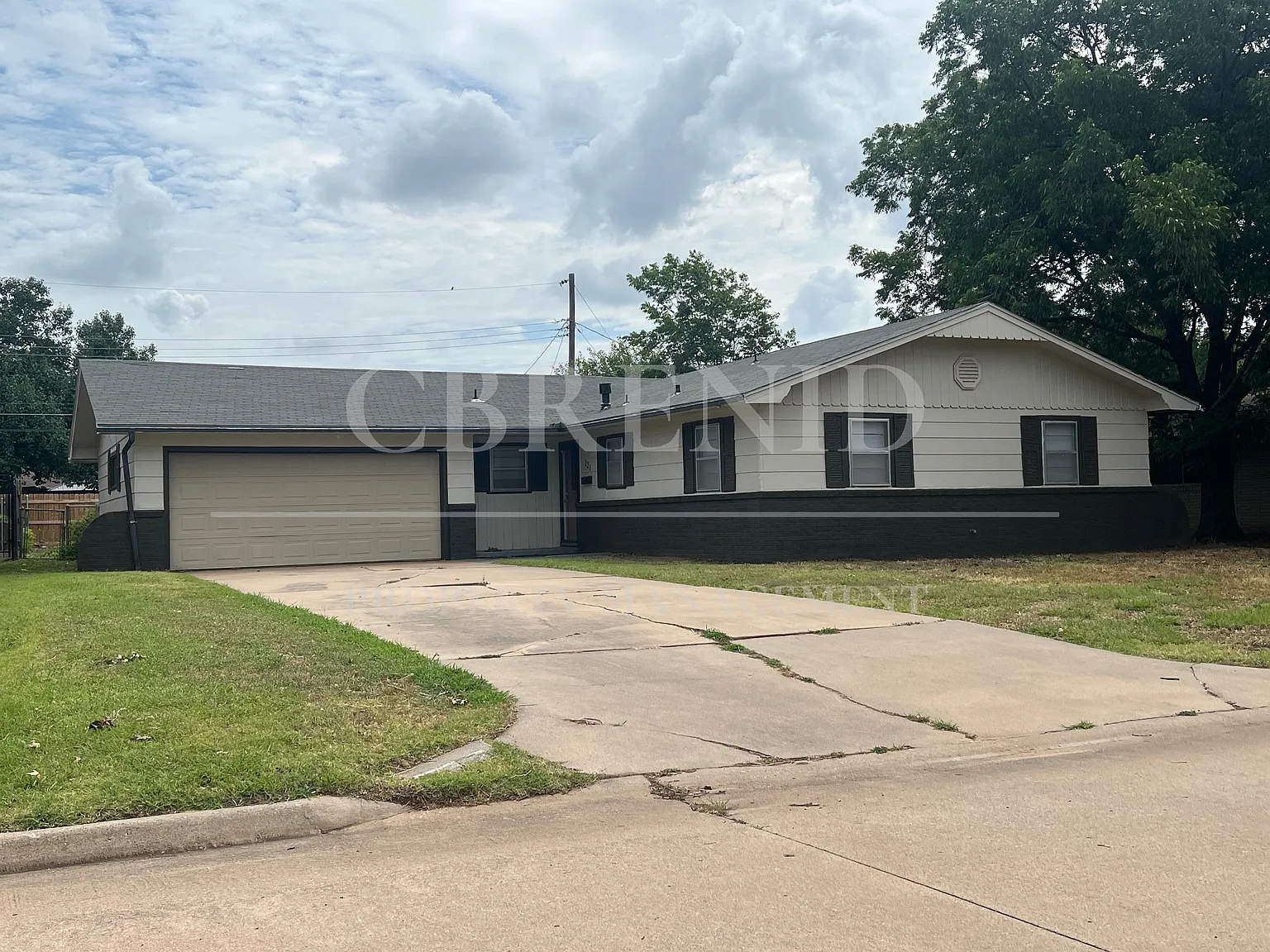 3 bed, 1.5 bath, 1435 sqft, $1,350 — Photo 1