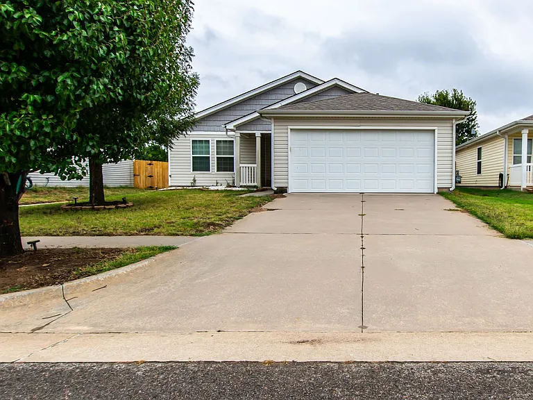 15316 Nightshade Dr — Photo 2