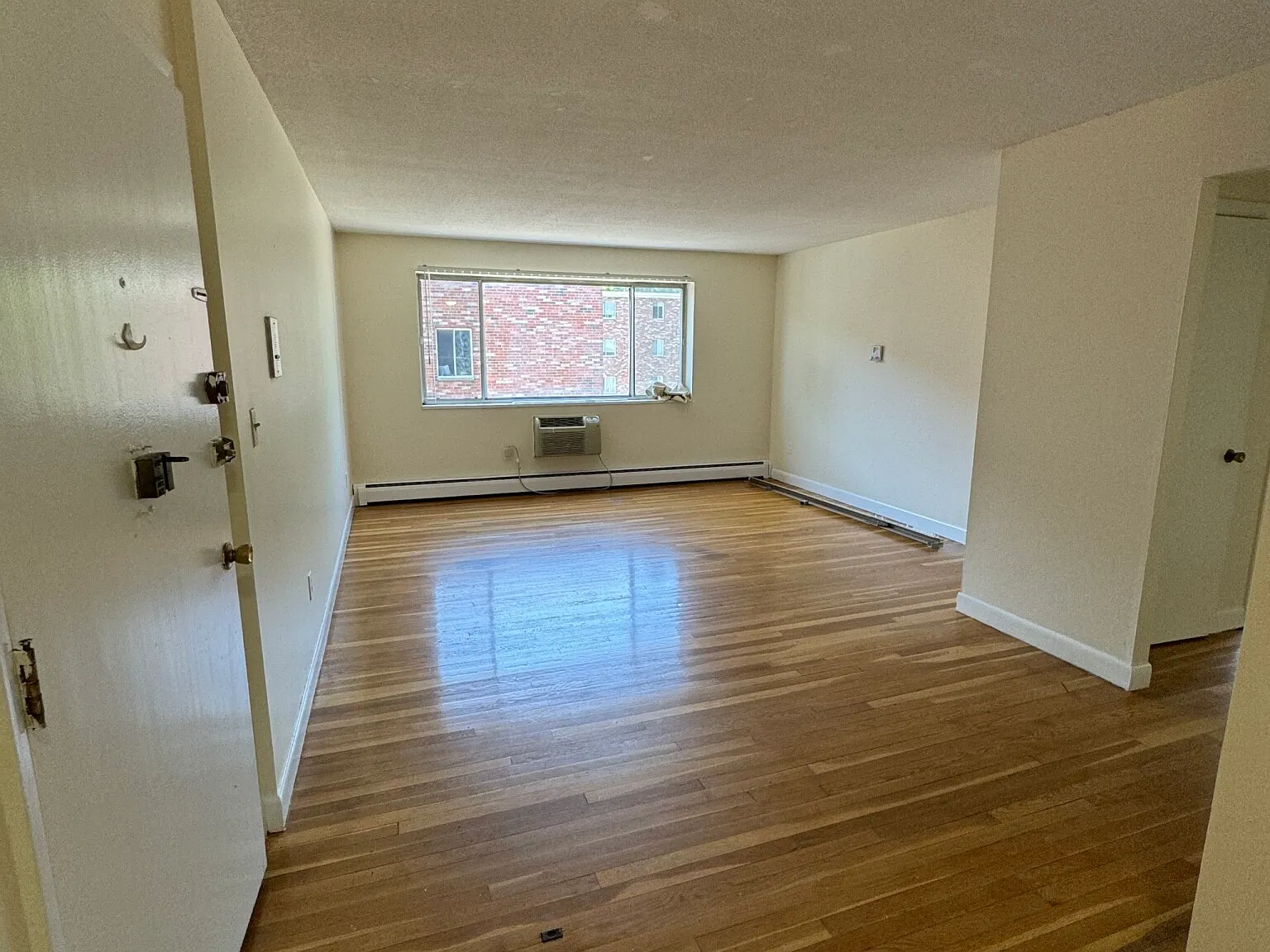 2 bed, $2,800 — Photo 1