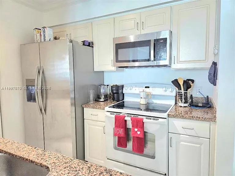 1155 Brickell Bay Dr #2006 — Photo 17