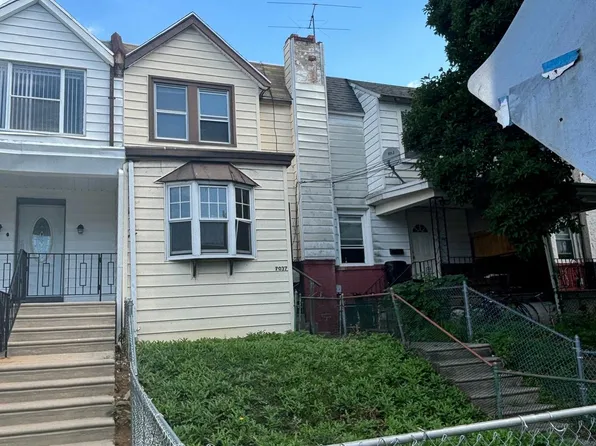7037 Clover Ln, Upper Darby, PA 19082