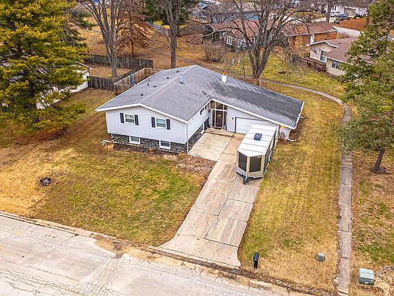 2nd image of 520 Vanderbilt Dr
