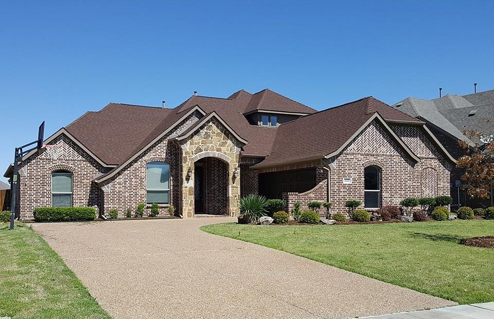1st image of 610 Hampshire Dr