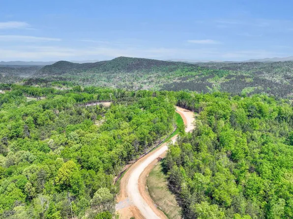 20 Lookout Valley Trl, Talking Rock, GA 30175