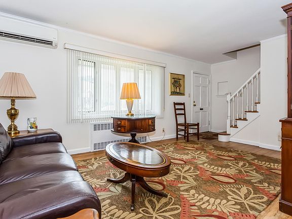 4th image of 75 Edwards Pl