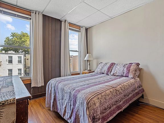 4th image of 2347 Crescent St