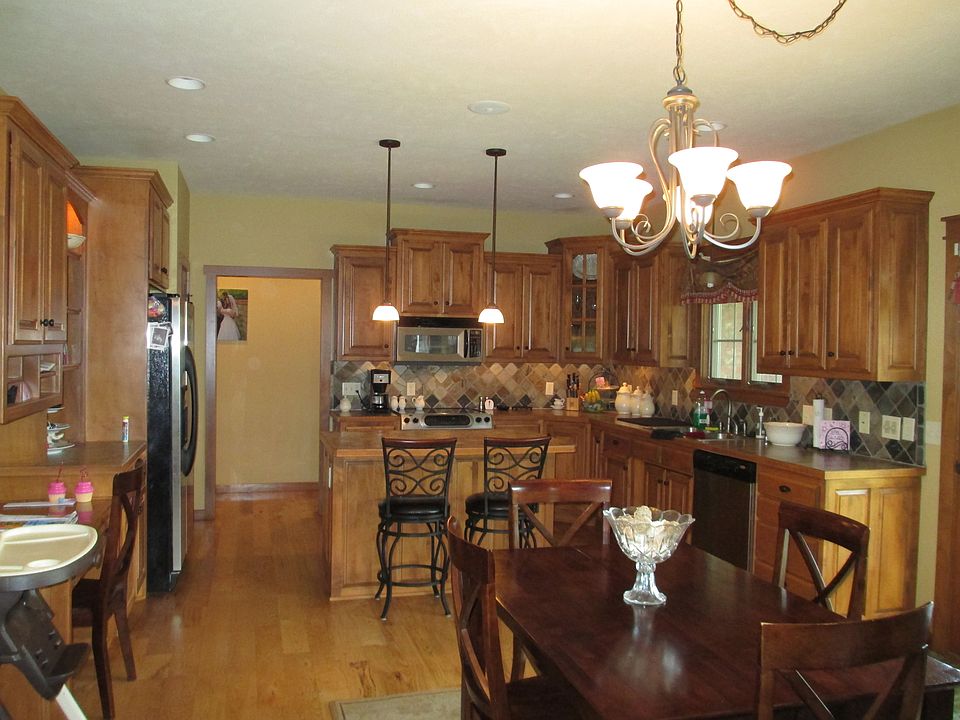 Dining/kitchen