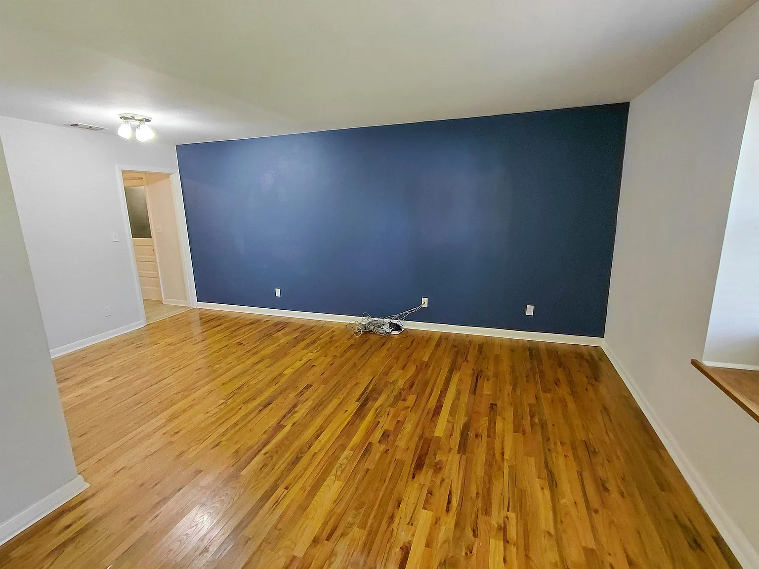 3 bed, 2.0 bath, 1305 sqft, $1,995 — Photo 3
