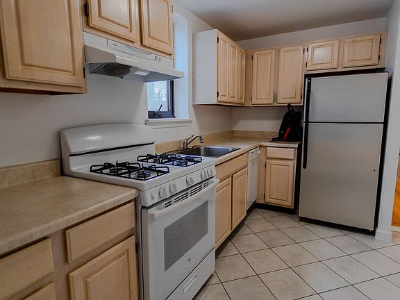4th image of 25-76 36th St #3R