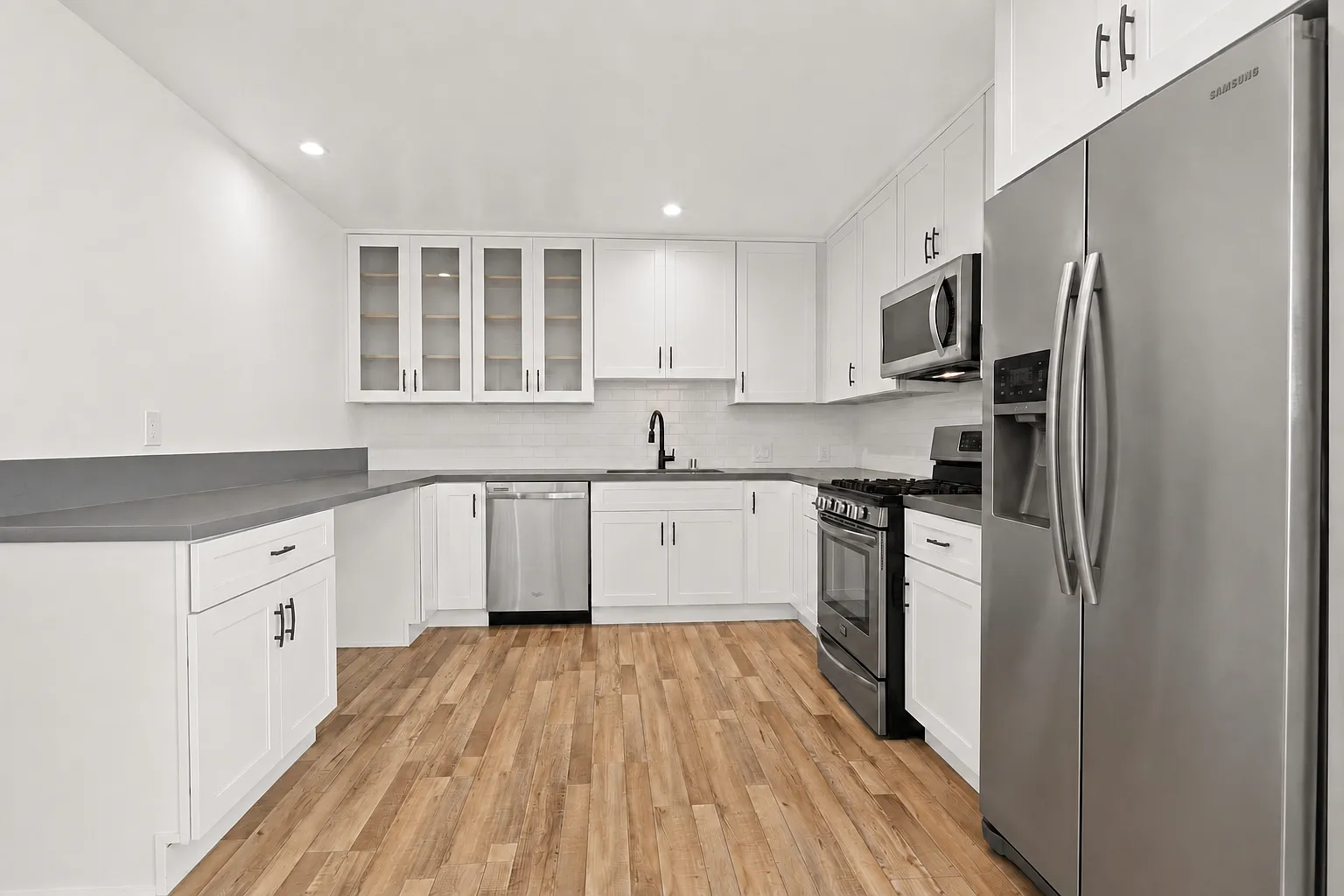 2 bed, 1050 sqft, $4,100 — Photo 1