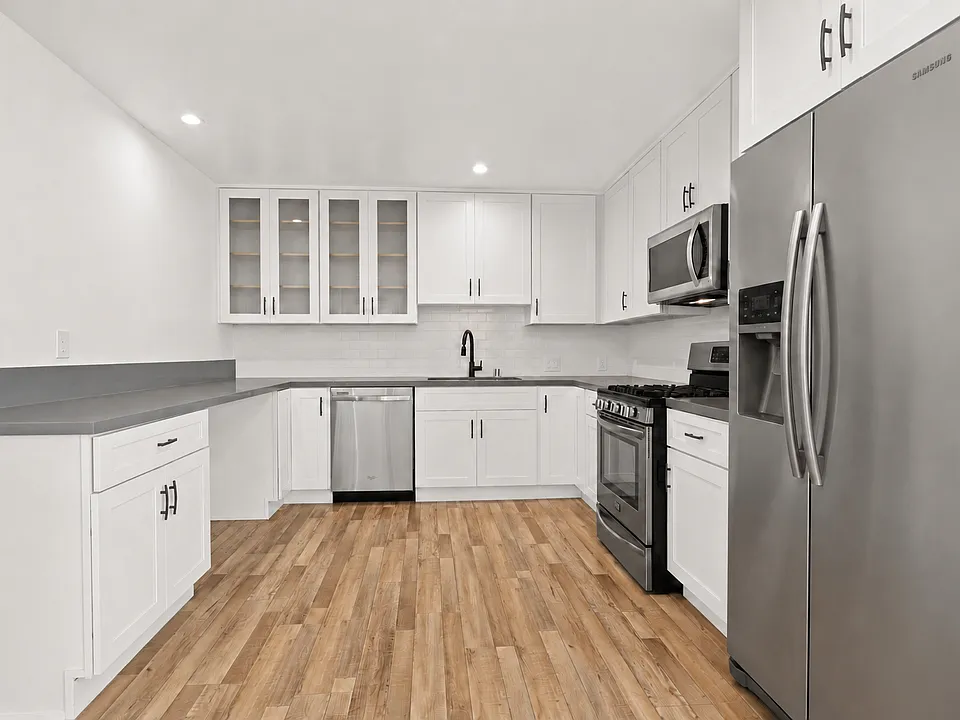 444 Irvine Ave #444