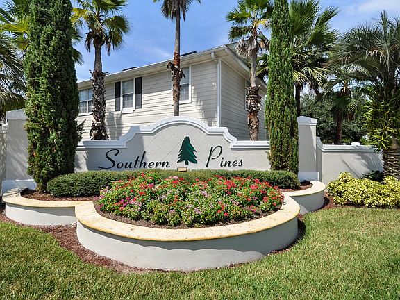 3rd image of 431 Southern Pecan Cir Unit 202
