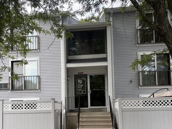 19 Village Rock Ln APT 8, Natick, MA 01760