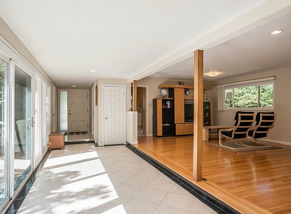 3rd image of 4257 Pomona Ave