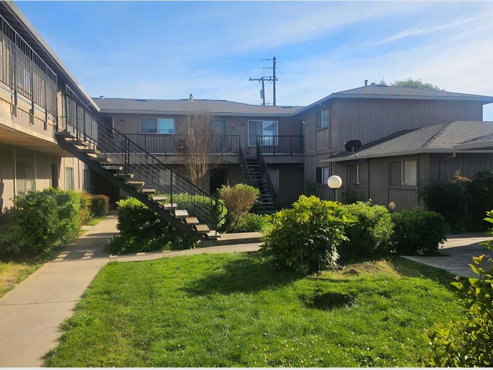 1st image of 410 Chestnut St
