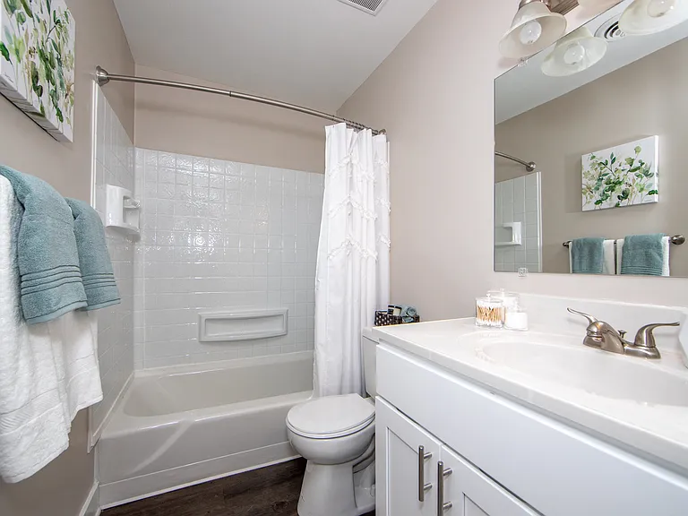 Crystal Lakes Apartments — Photo 17