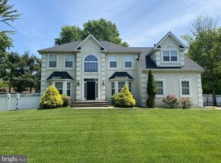 1 Elmwood Rd, Mount Laurel, NJ 08054