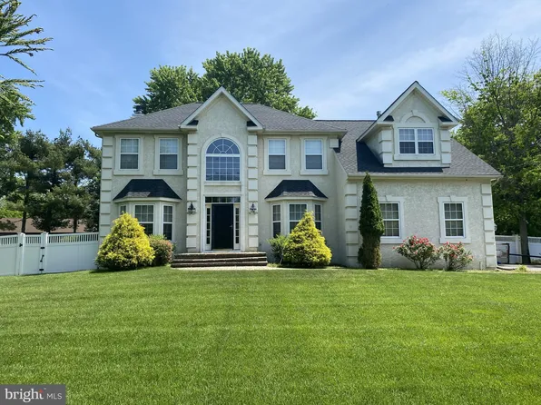 1 Elmwood Rd, Mount Laurel, NJ 08054