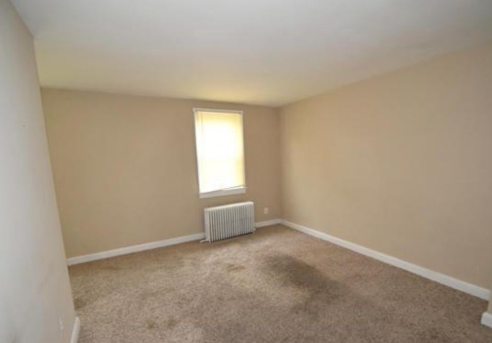 2nd image of 2992 Yorkway #2