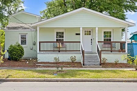 5 bed, 2050 sqft, $2,900 — Photo 2