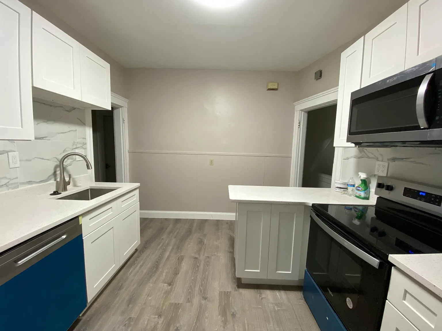6 bed, 3.0 bath, $9,000 — Photo 2