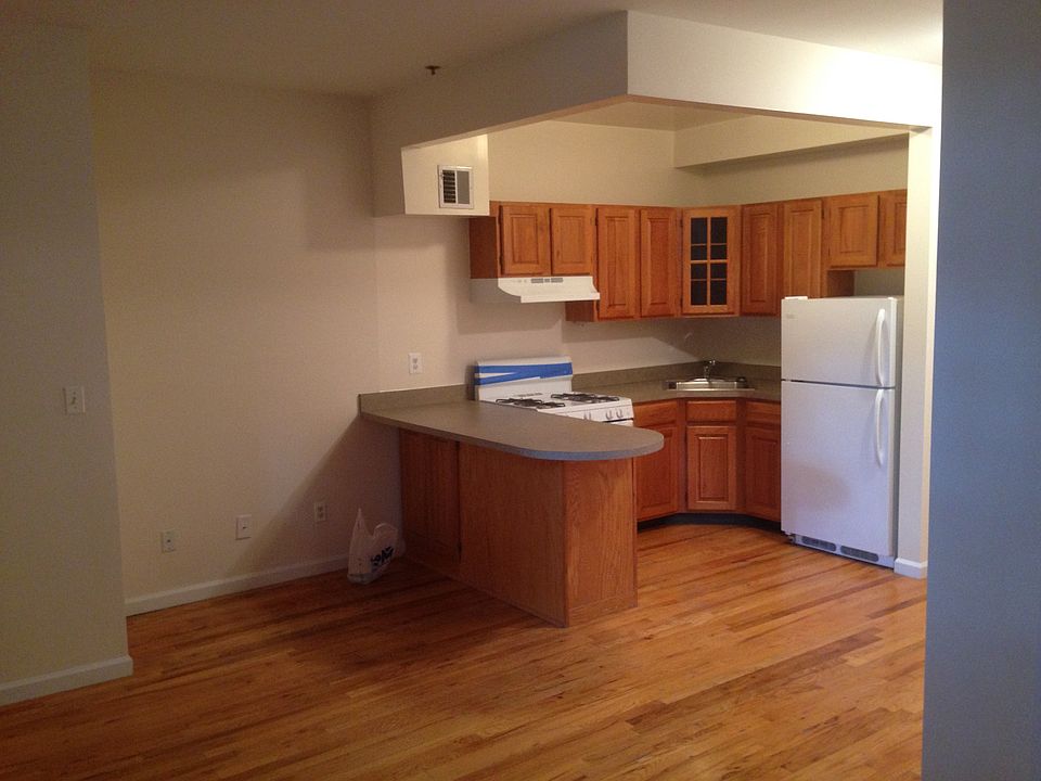 2nd image of 421 Degraw St APT Lle