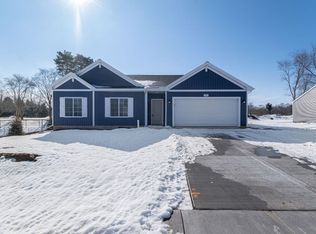 1801 Bluff Ridge Ct, Portage, MI 49002