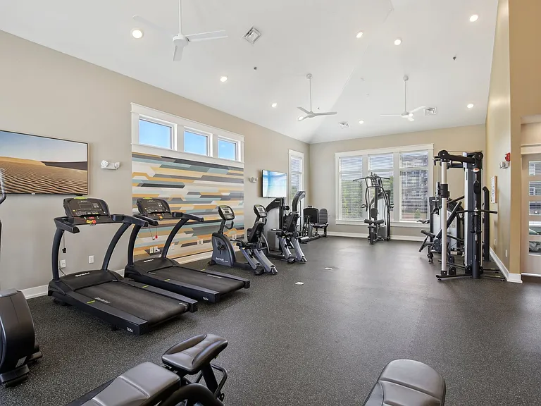 Bonavia Luxury Apartments — Photo 9