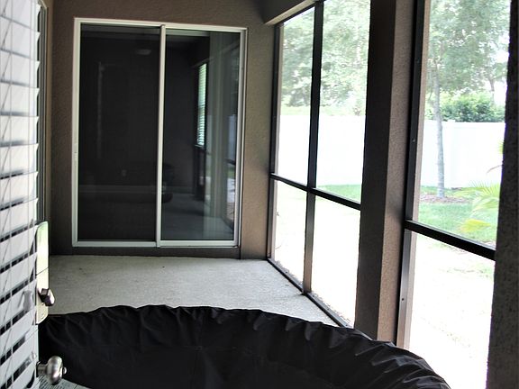 5th image of 653 Lake Cove Pointe Cir