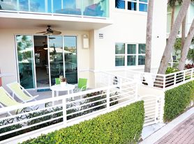 2650 Lake Shore Dr, Riviera Beach, FL