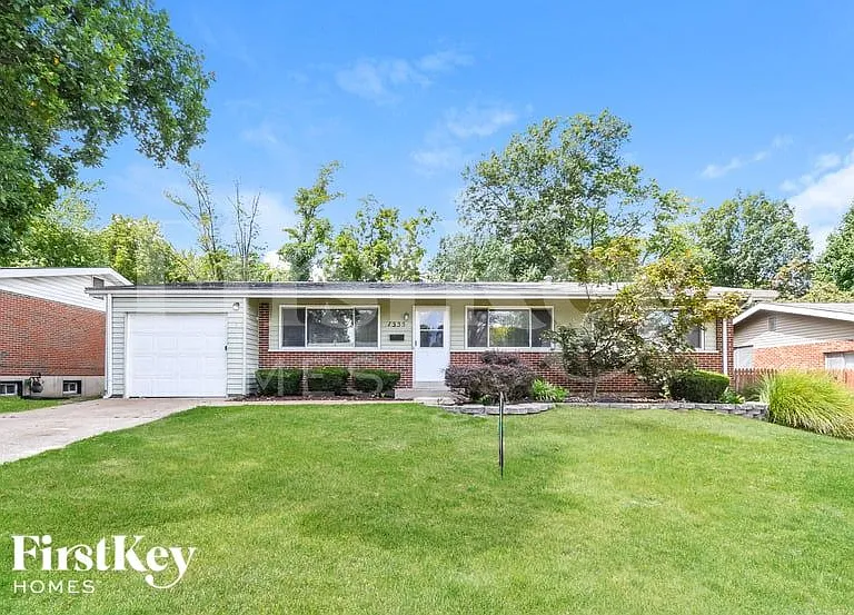 1335 Pepperhill Dr — Photo 2