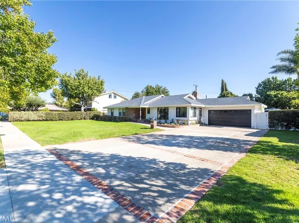 18812 Oak Ridge Dr, Santa Ana, CA 92705